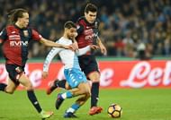 NAPLES, ITALY - FEBRUARY 10: Napolis player Lorenzo Insigne vies with Genoa CFC player Ezequiel Munoz during the Serie A match between SSC Napoli and Genoa CFC at Stadio San Paolo on February 10, 2017 in Naples, Italy.  (Photo by Francesco Pecoraro/Getty Images)